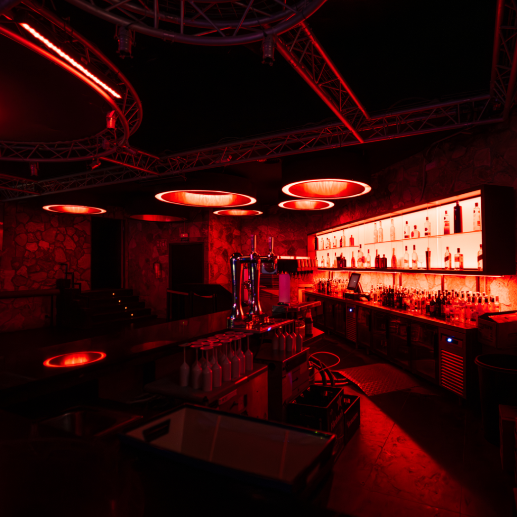 Bar (Center)