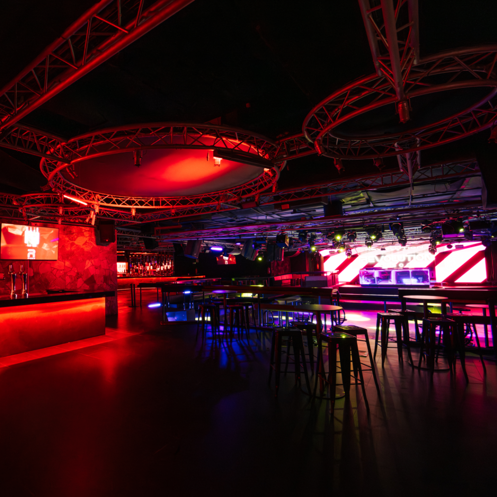 Bar (Center)