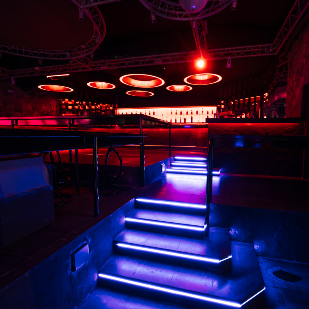 Bar (Left)